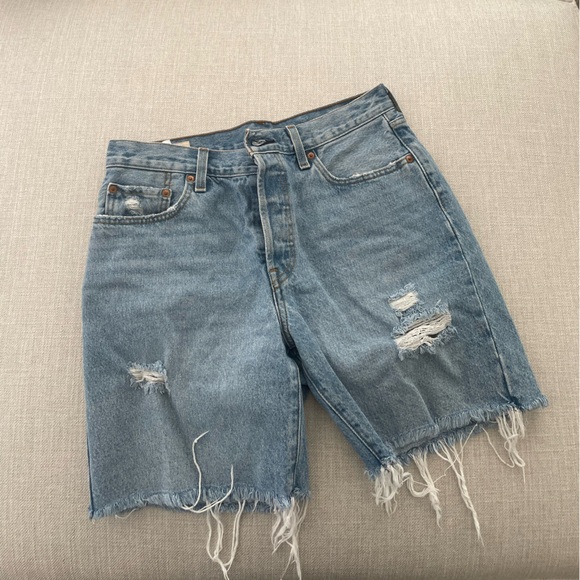 Levis 501 boyfriend distressed shorts - Picture 1 of 4